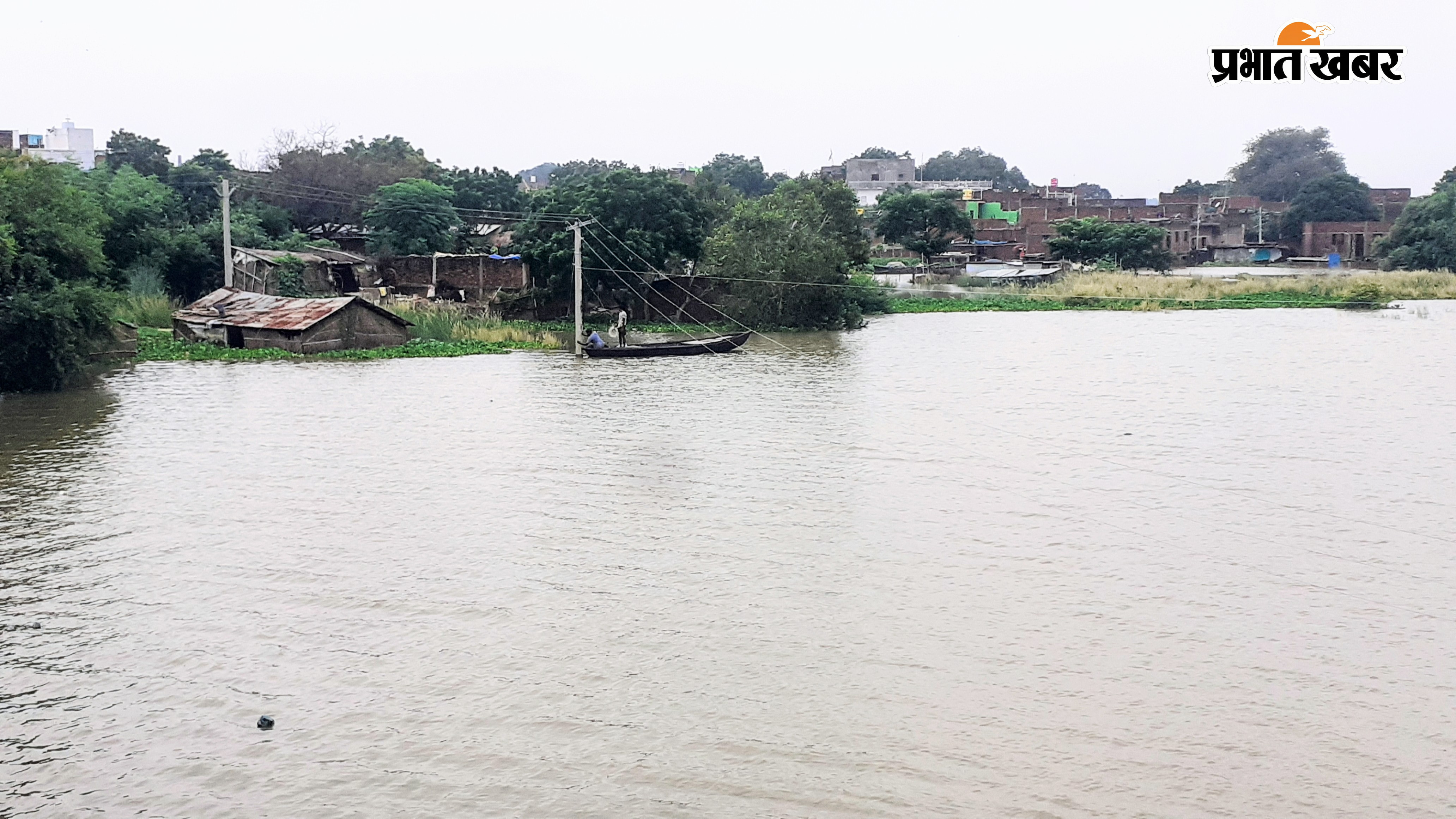 चौसा-मोहनिया मार्ग पर चढ़ा बाढ़ का पानी, जलमग्न बनारपुर का उत्तरी छोर, बाढ़ के पानी से घिरा सिकरौल गांव | Prabhat Khabar Network