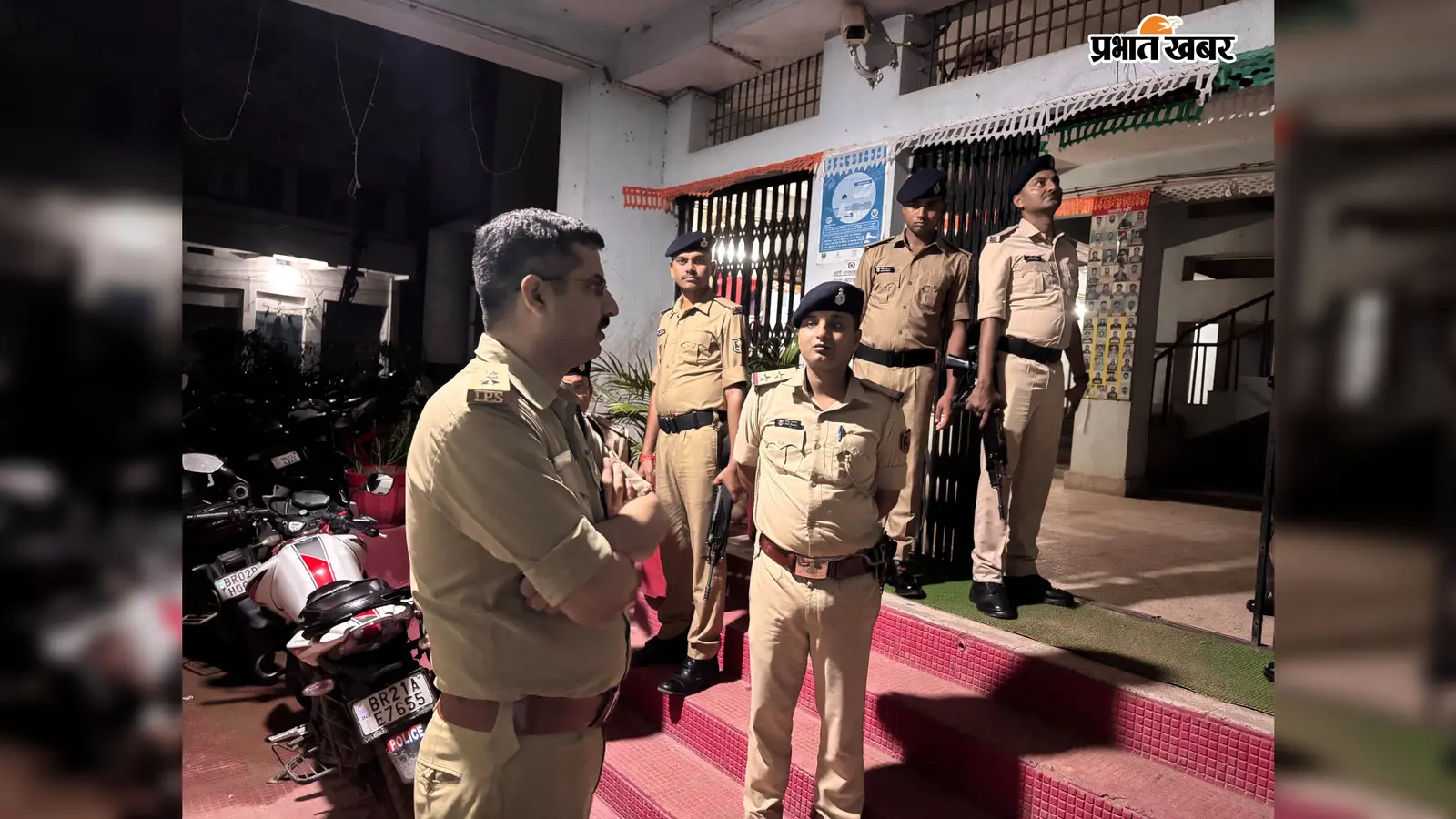 बिहारशरीफ में आधी रात थानों का SP ने किया औचक निरीक्षण, संवेदनशील जगहों पर विशेष निगरानी के दिए निर्देश