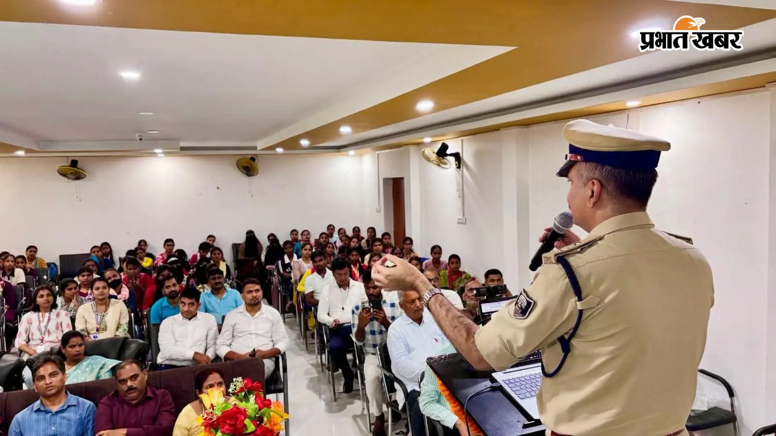 नवादा: राष्ट्रीय पोषण सप्ताह पर आरएमडब्ल्यू कॉलेज में तीन दिवसीय संगोष्ठी शुरू, आईजी विकास वैभव ने संतुलित आहार के प्रति किया जागरूक