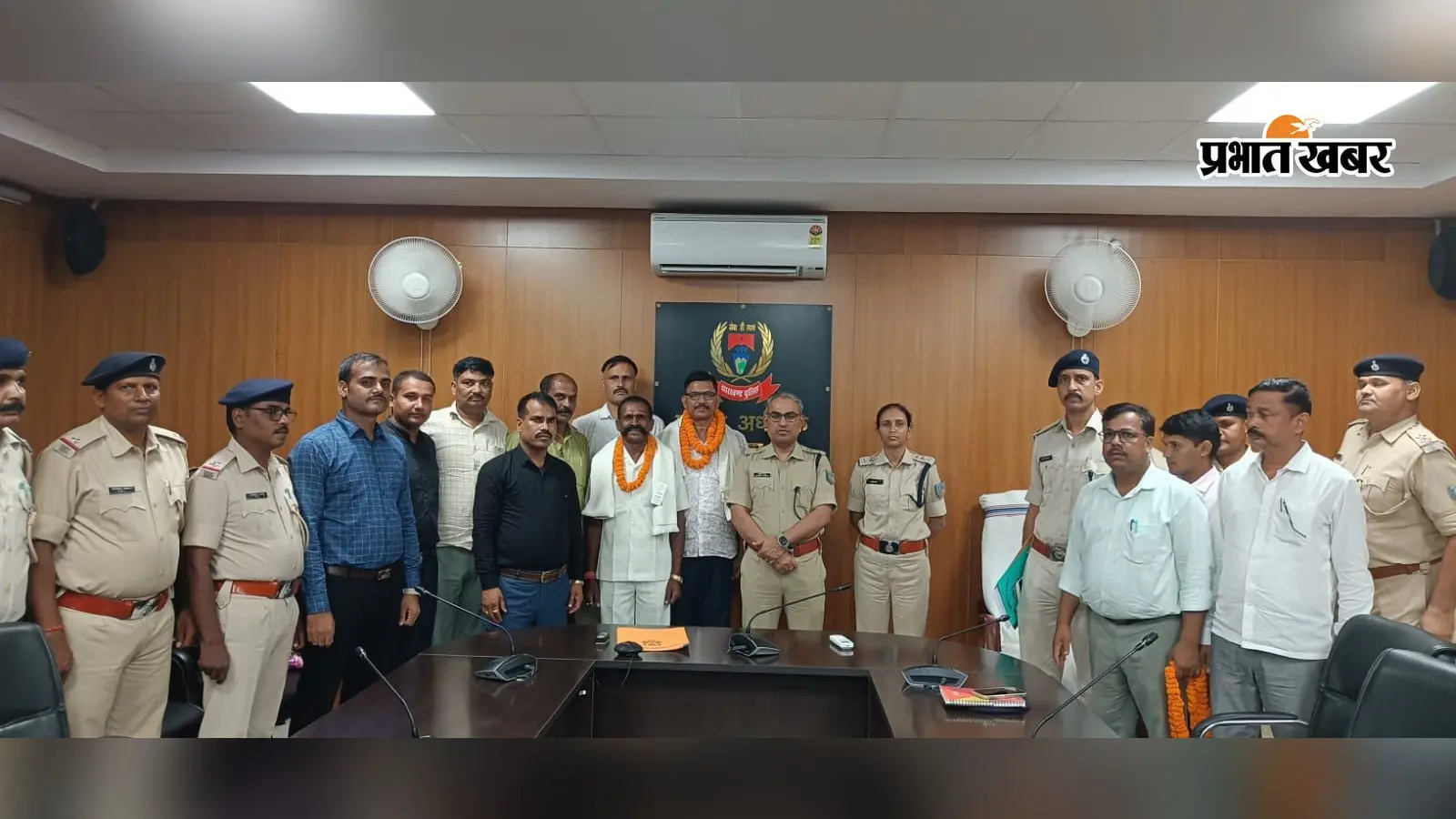 सेवानिवृत्त पुलिसकर्मियों को दी भावभीनी विदाई, एसपी ने किया सम्मानित