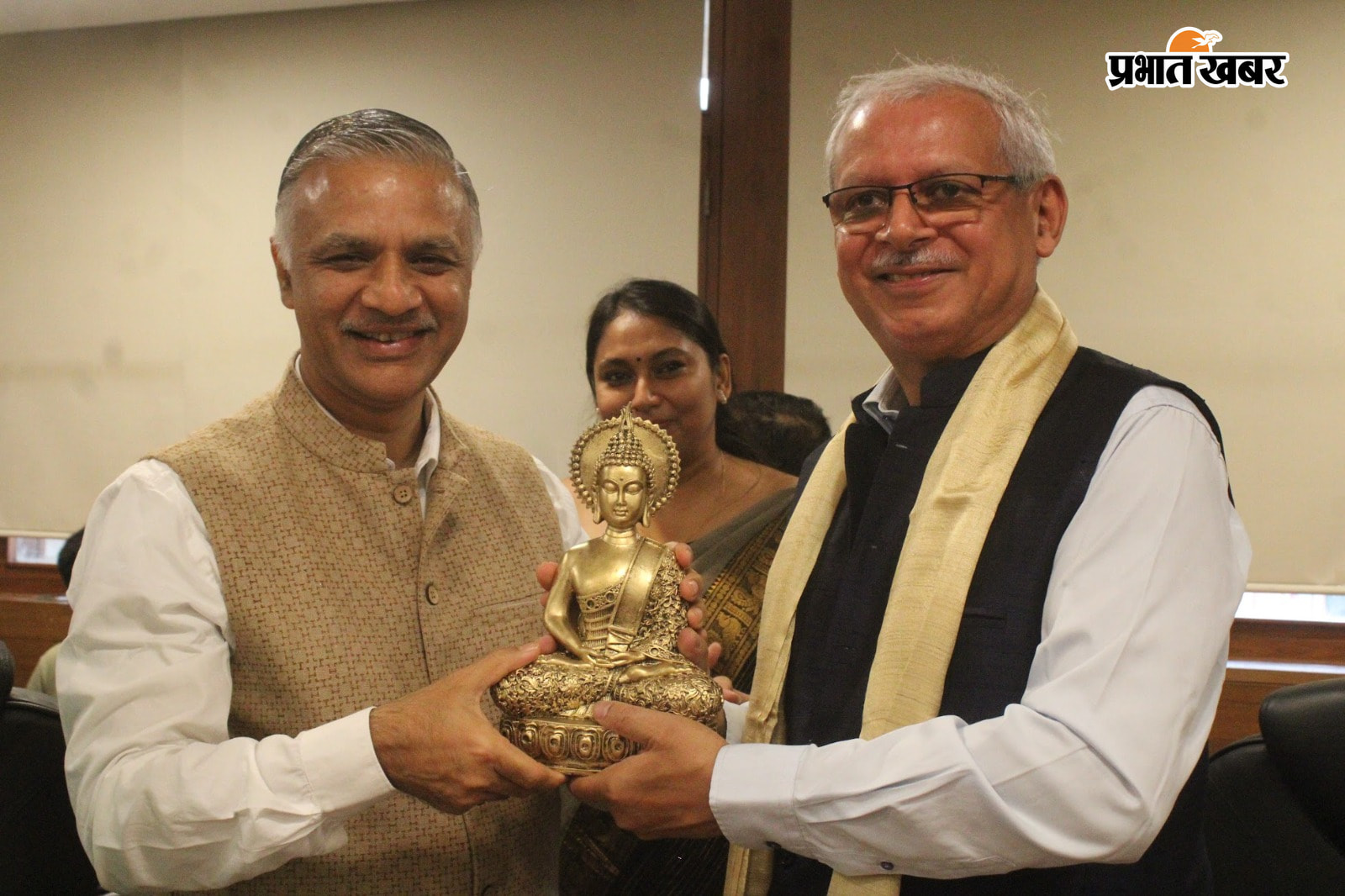 फोटो - नालंदा विश्वविद्यालय में आयोजित कार्यशाला में शामिल कुलपति प्रो सचिन चतुर्वेदी एवं देशी- विदेशी प्रतिनिधि | Prabhat Khabar Network