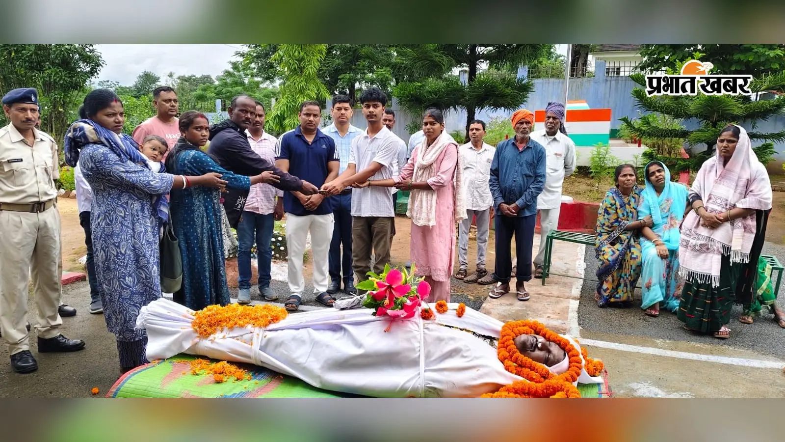 ब्रेन हेमरेज से होमगार्ड जवान वीरेंद्र साहू का निधन, अधिकारियों व जवानों ने नम आंखों से दी श्रद्धांजलि