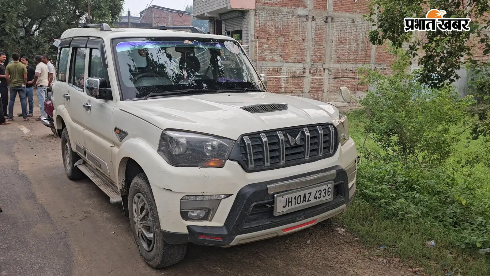 जमुई में कफ सिरप के बड़े खेल का खुलासा, बेसमेंट में छिपी थीं 7 हजार से ज्यादा बोतलें, तीन गिरफ्तार