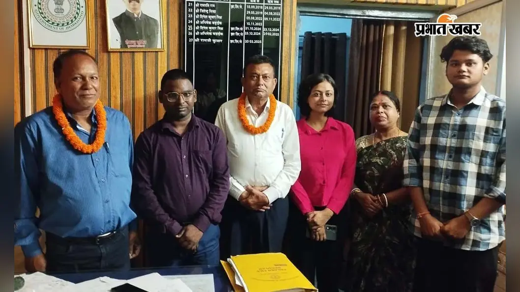 शिक्षा विभाग ने सेवानिवृत्त शिक्षकों को सम्मान के साथ दी विदाई