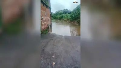 चंदवा में गायत्री मोहल्ला रोड पर जलजमाव से आफत, एक साल बाद भी समाधान नहीं