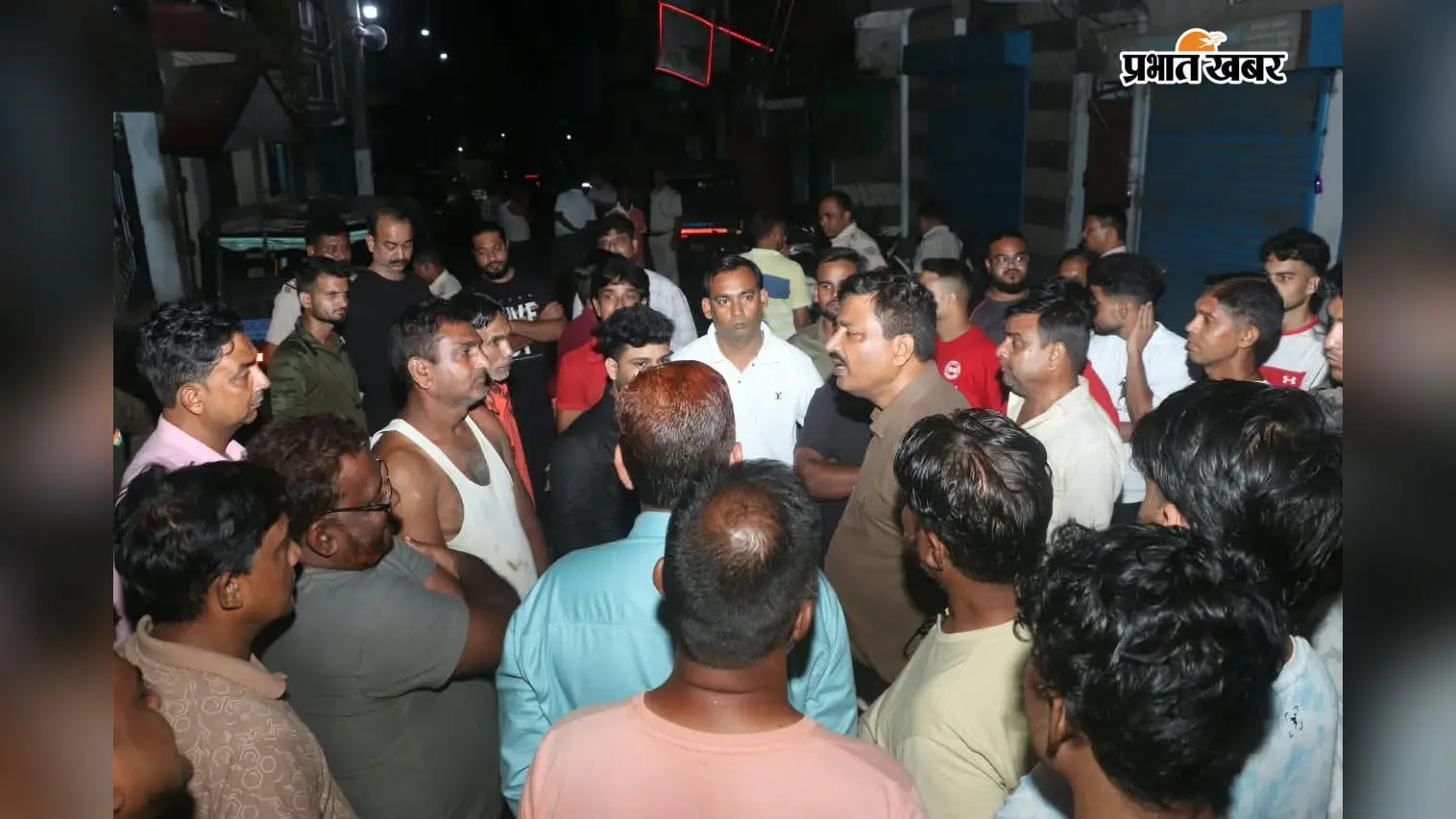 बाइक में टक्कर के बाद विवाद, भागते समय युवक ने चला दी गोली, फिर...