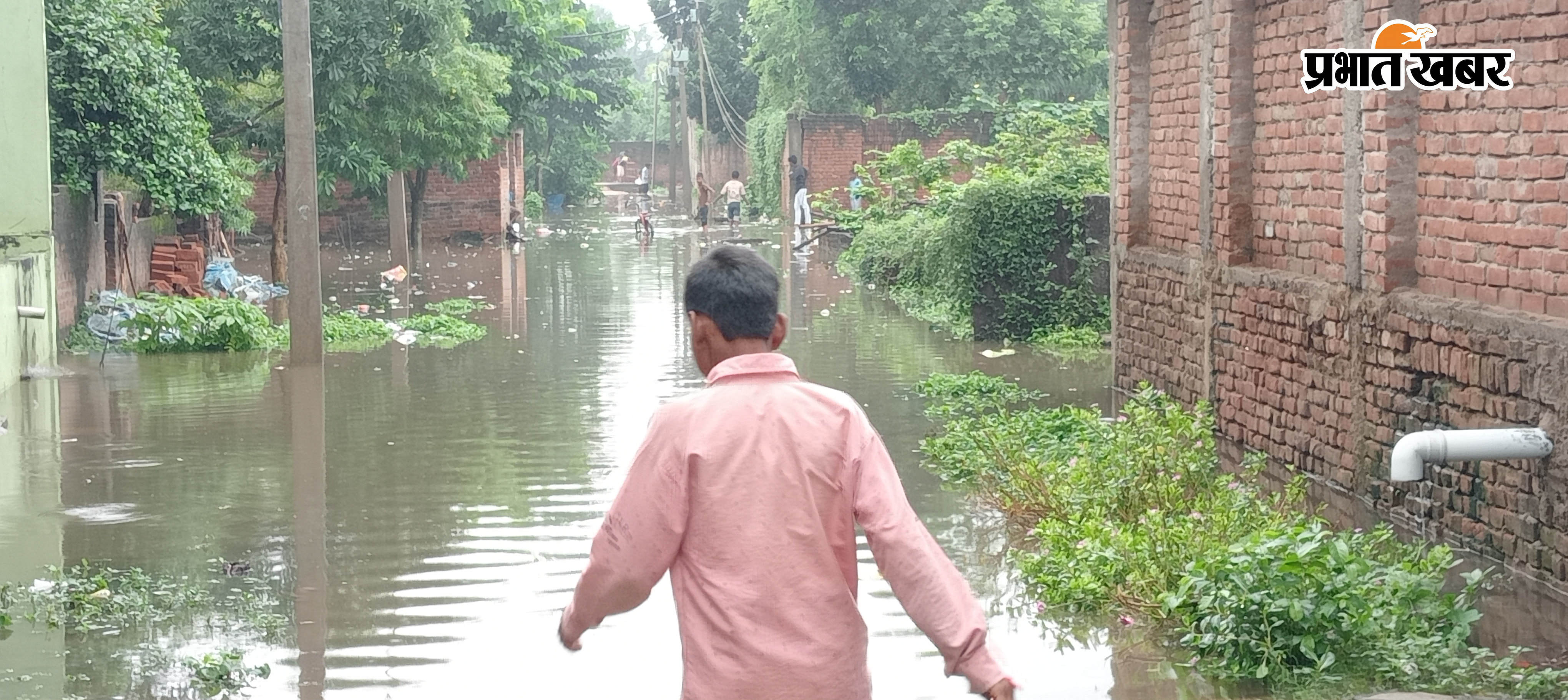 तिलौथू पूर्वी के वार्ड नंबर 5 में घुसा बाढ़ का पानी. | Prabhat Khabar Network