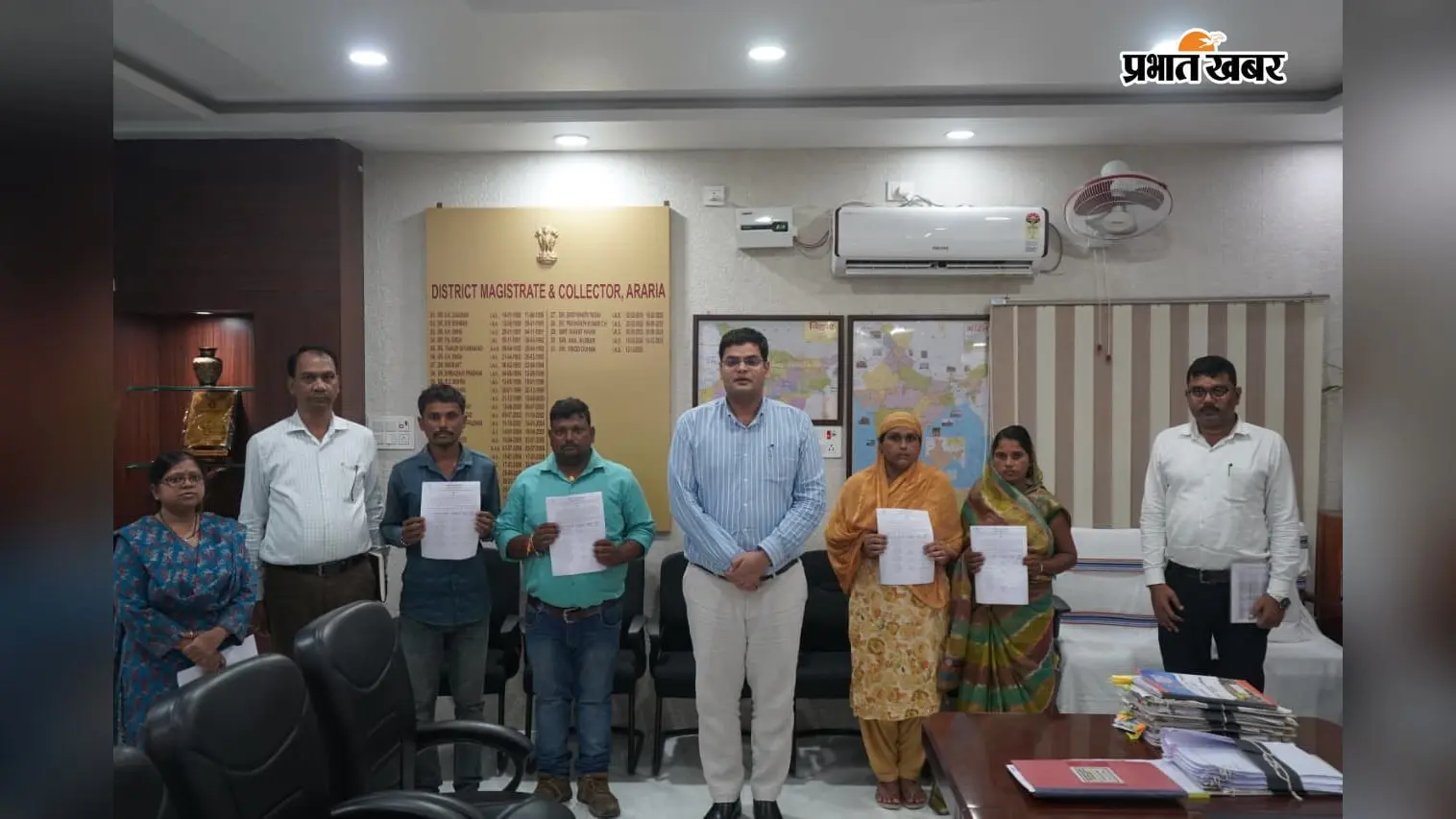 अररिया में चौकीदार संवर्ग के 4 अभ्यर्थियों को अनुकंपा पर मिली नौकरी, डीएम ने सौंपे नियुक्ति पत्र
