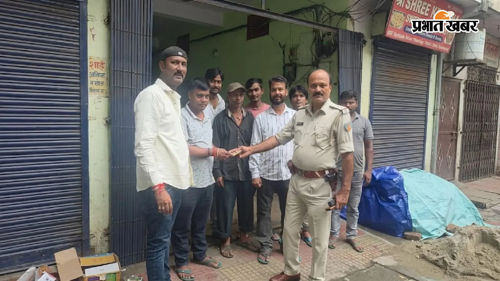 रामगढ़ में टोटो चालक शिव भुईयां ने पेश की ईमानदारी की मिशाल, सड़क पर मिले 35 हजार रुपये लौटाये