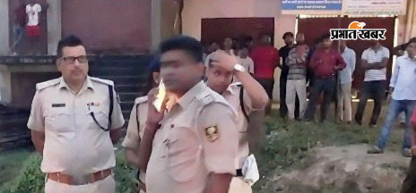 गाड़ी में शव को बरामद करने गई रोहतास पुलिस | Prabhat Khabar Network