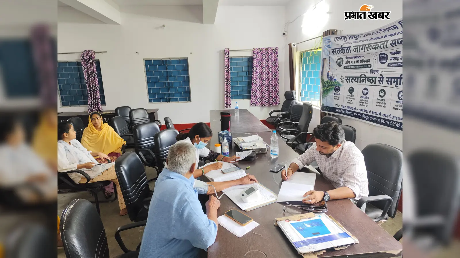 पतरातू में मोबाइल मेडिकल यूनिट ने लगाया निःशुल्क स्वास्थ्य जांच शिविर, मरीजों को मिली दवाइयां