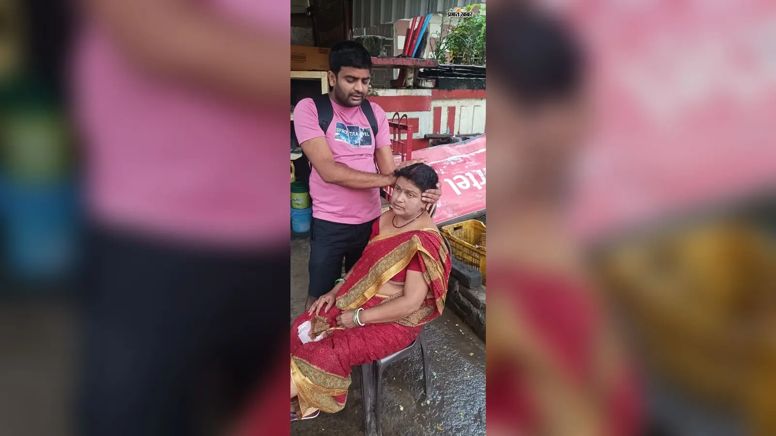 देवघर में सरकारी वाहन-टेंपो की भिड़ंत, 6 घायल; चौक की घेराबंदी पर उठे सवाल