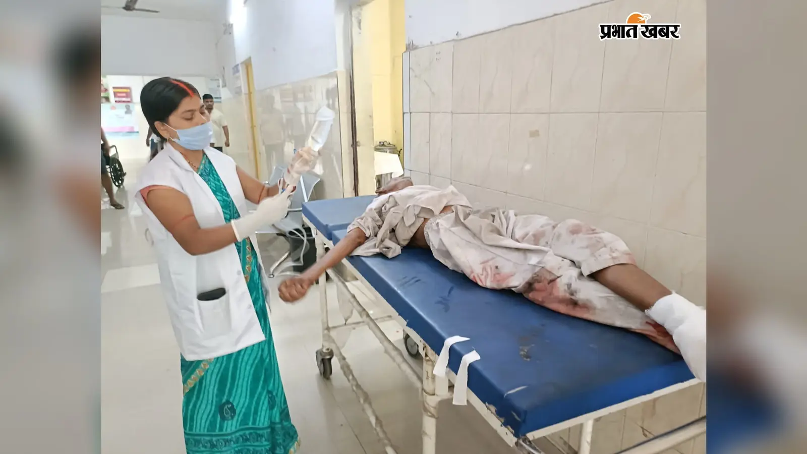 हजारी रेलवे क्रॉसिंग पर मालगाड़ी की चपेट में आने से स्वांग निवासी घायल, अंदर से पार कर रहा था पटरी
