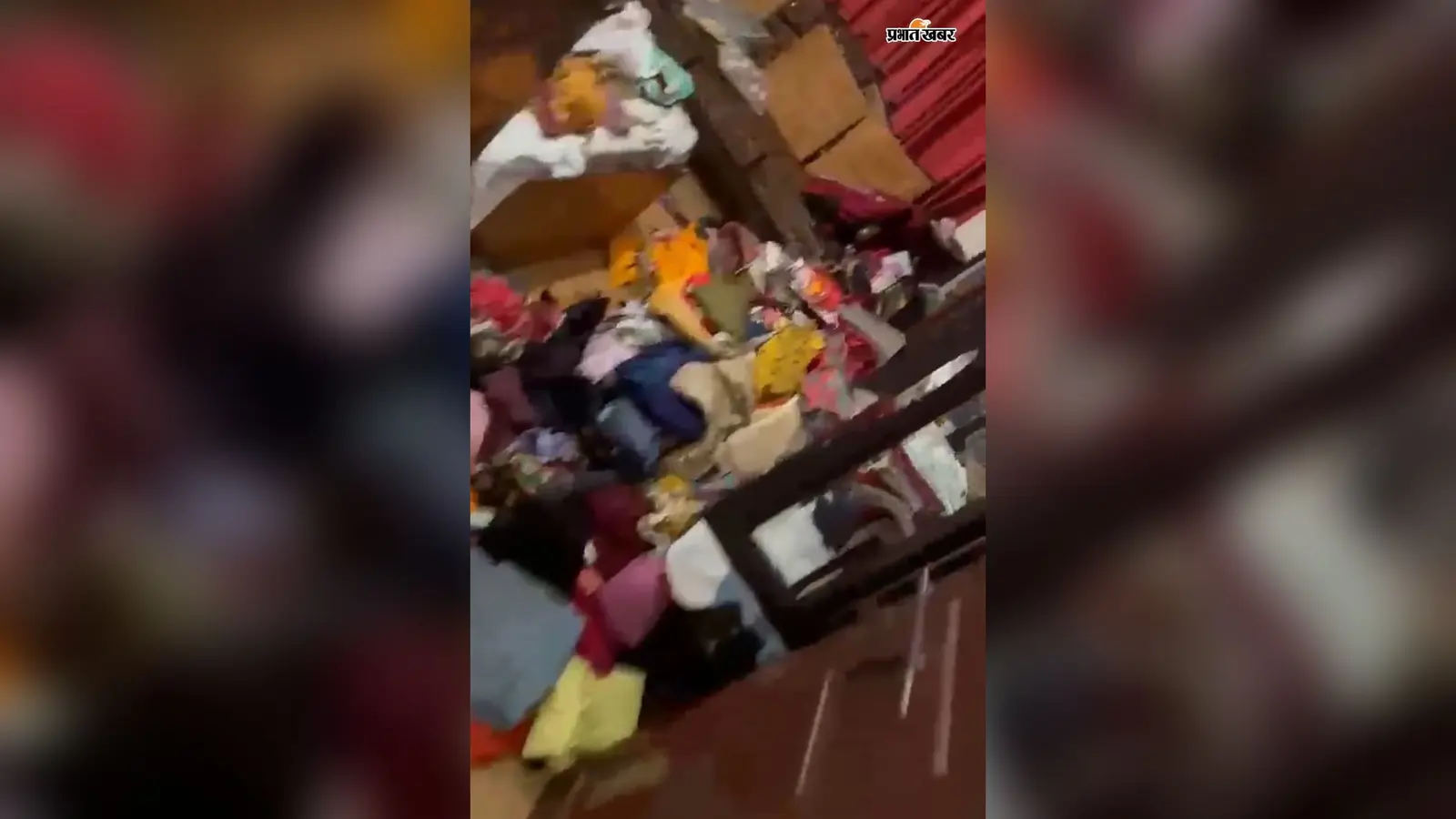 कैमूर : भभुआ के दुर्गा मंदिर में 15 लाख की चोरी, शीशा तोड़कर सोने-चांदी के गहने ले उड़े चोर