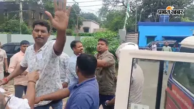 धनबाद भवन प्रमंडल कार्यालय में टेंडर को लेकर मारपीट, दो हिरासत में; बाहरी संवेदकों के काम लेने पर विवाद