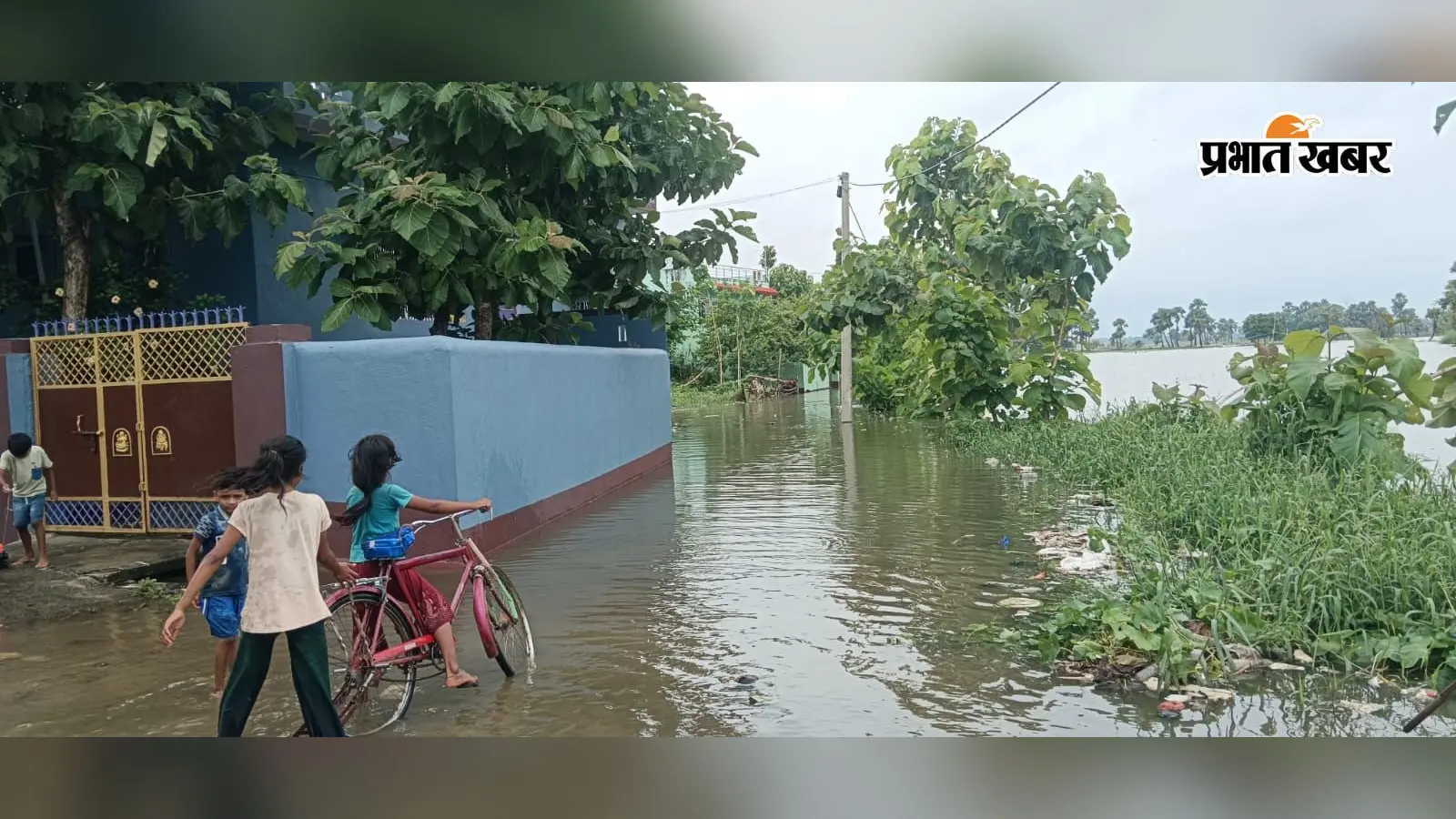 पुनपुन के उफान से औरंगाबाद में बढ़ी बेचैनी, मुख्य सड़क पर चार से पांच फीट पानी
