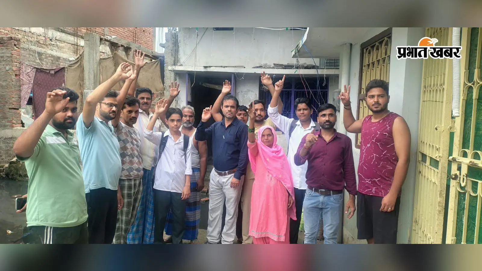 सीवान के पुरानी किला पोखरा में जलजमाव से परेशान लोगों का प्रदर्शन, स्थायी समाधान की मांग