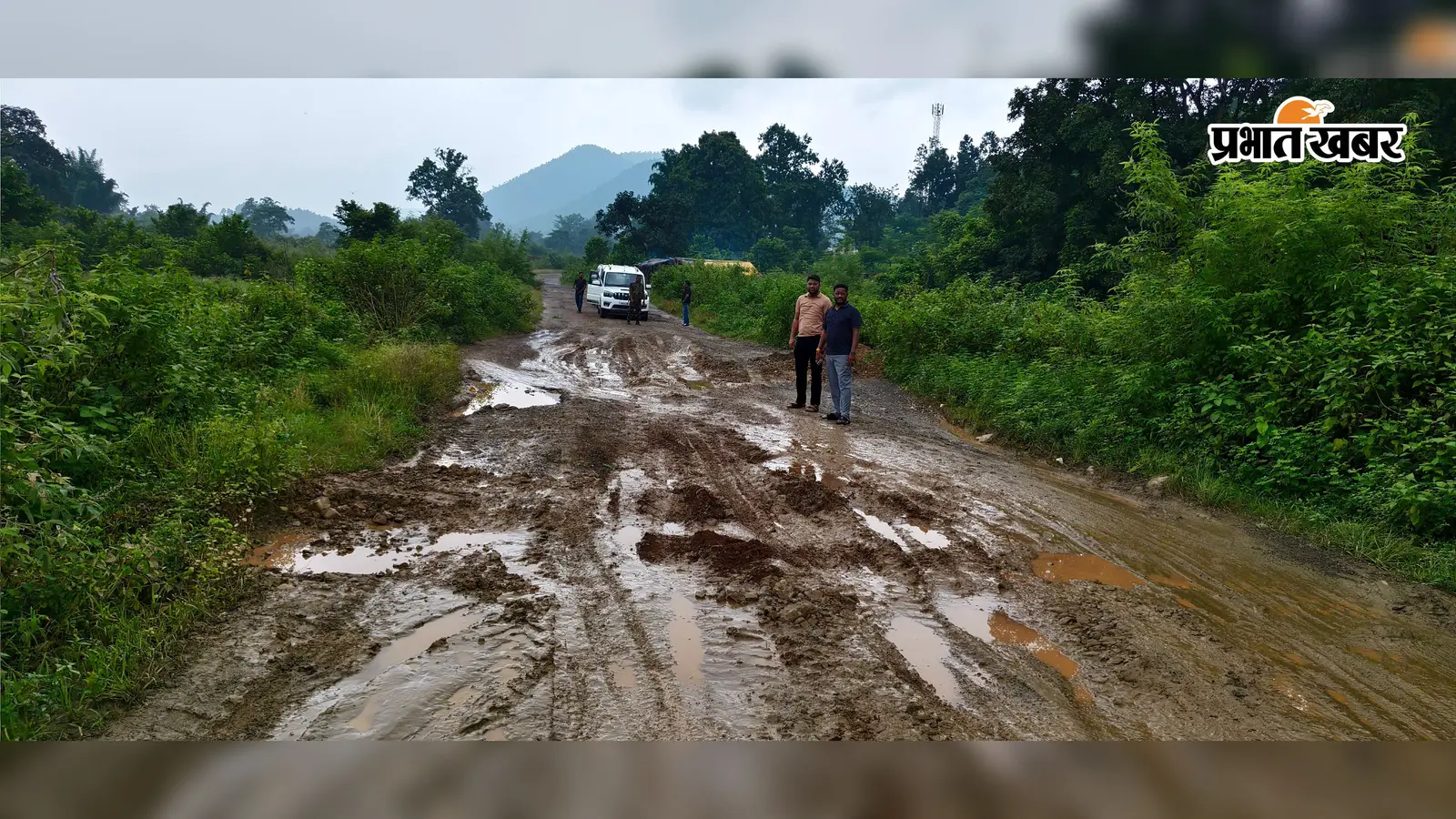 54 करोड़ की सड़क पर 60 से ज्यादा गड्ढे, रांची जाने वालों को दूसरे मार्ग से करना पड़ रहा आवागमन...