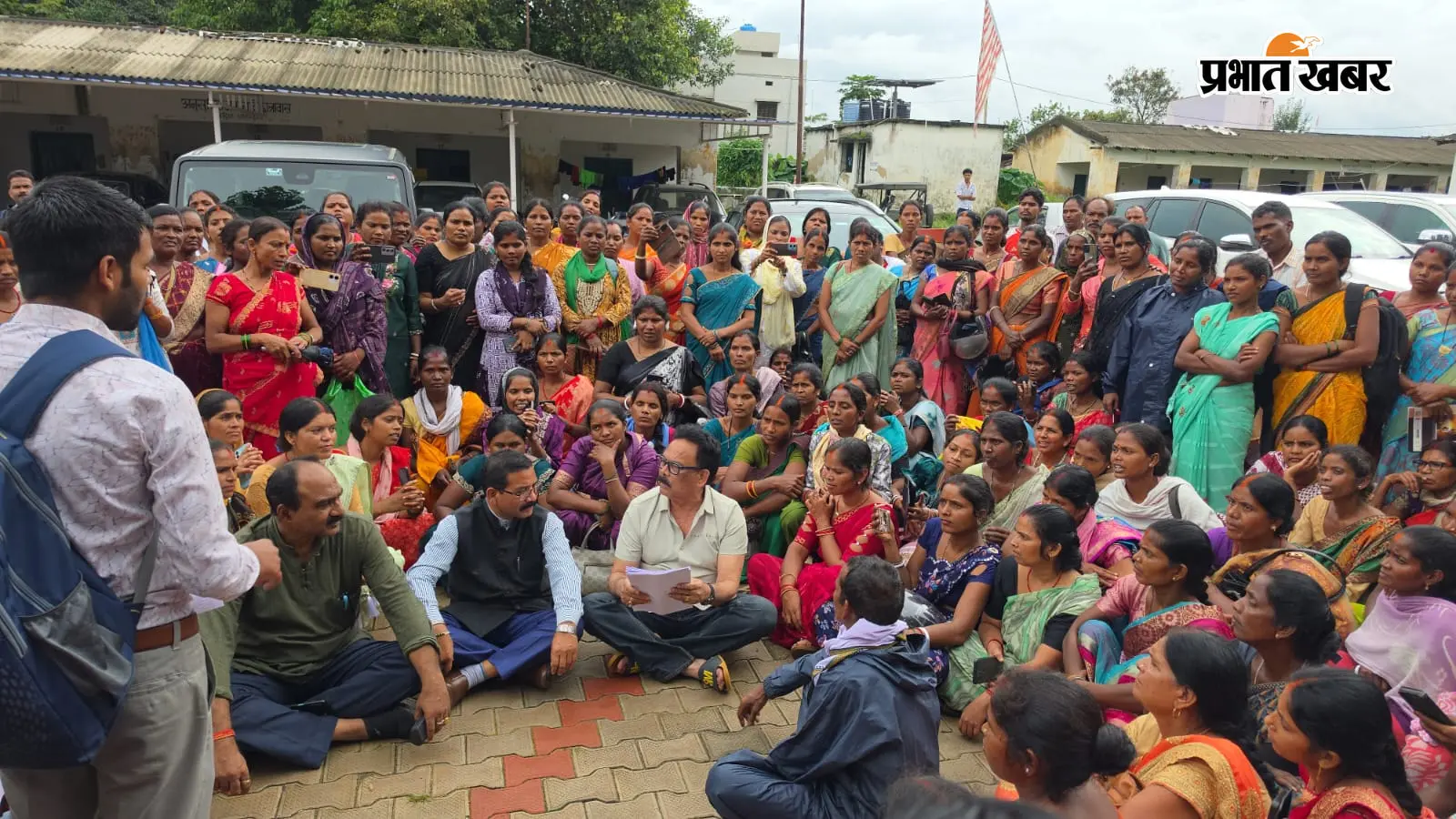 Lohardaga News: 20,800 रुपये मानदेय की मांग पर आजीविका कैडरों का महाजुटान, सांसद ने मंत्री से की बात