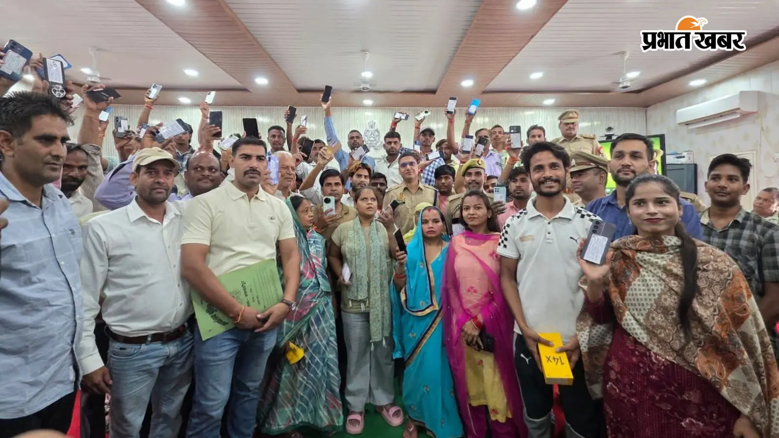 UP सर्विलांस सेल ने खोज निकाले 151 गुम मोबाइल, शाहजहांपुर पुलिस ने लौटाई 35 लाख की संपत्ति