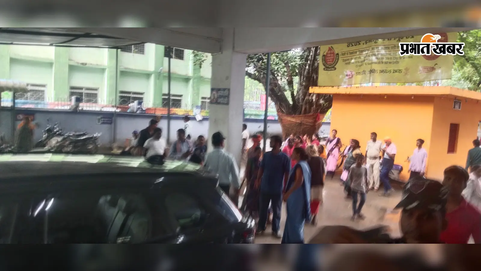 भभुआ सदर अस्पताल में इमरजेंसी वार्ड के बाहर शॉर्ट सर्किट, चिंगारी और धुएं से मची अफरातफरी