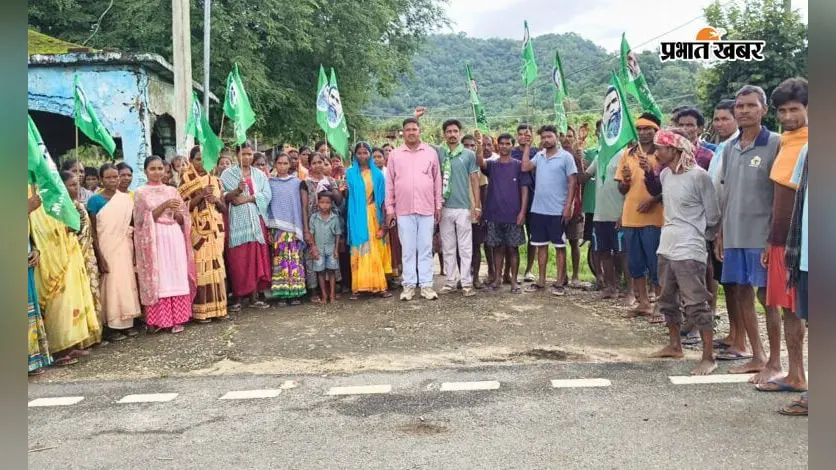 Latehar News: खनन-खनिज विकास संशोधन बिल के विरोध में झामुमो की बैठक, ग्रामीणों ने जताया आक्रोश; कानून वापस लेने की मांग