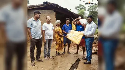 बारिश का कहर, अचानक धंस गया ग्रामीण का घर, मलबे में दबा अनाज-सामान, बाल-बाल बचा परिवार
