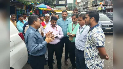 बारिश के बीच सड़क पर उतरे बोकारो DC, शहर की समस्याएं सुनीं; बीएसएल को 10 दिन में काम पूरा करने का निर्देश