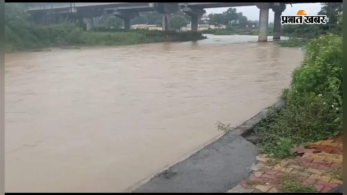 मूसलाधार बारिश से बगोदर में नदियां उफनीं, कई सड़कों का हुआ कटाव; आवागमन प्रभावित