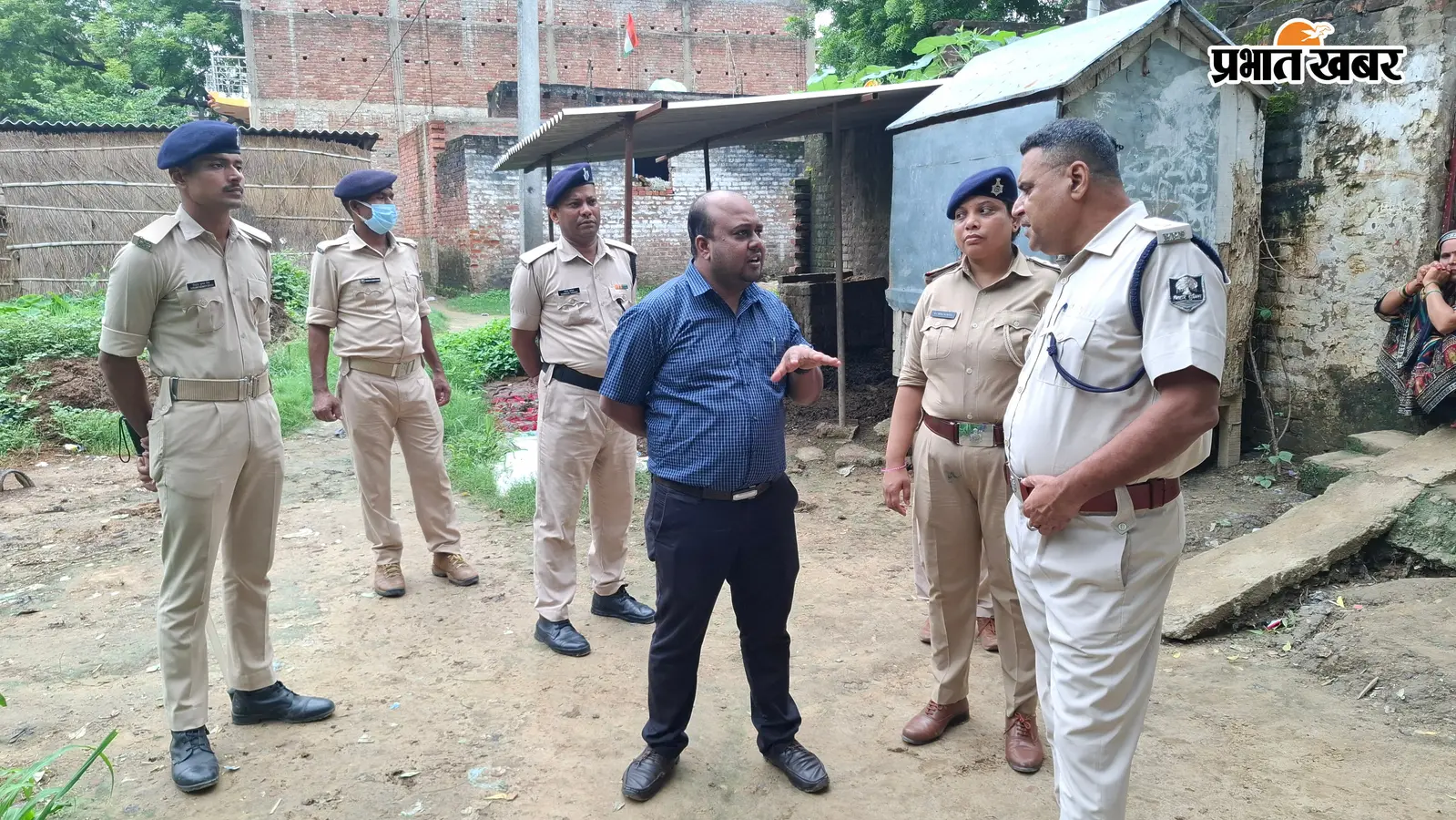 सीवान के गुठनी में दुष्कर्म मामले की जांच के लिए पहुंची FSL टीम, घटनास्थल से जुटाये साक्ष्य