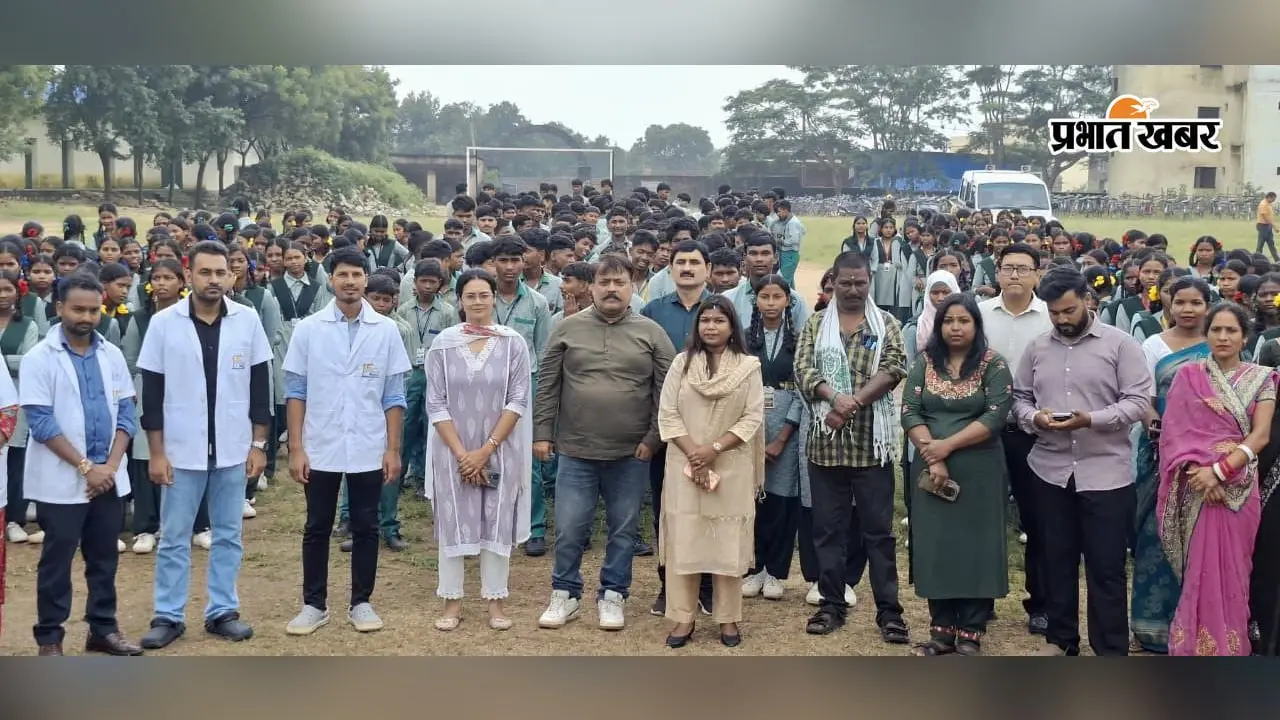 कर्रा के स्कूल में खुला ‘पैड बैंक’, 200 सैनिटरी पैड के साथ छात्राओं को मिली बड़ी सुविधा