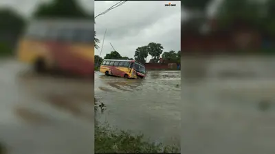 सोनभद्र-बंशी सूर्यपुर के अधिकांश गांव बाढ़ से घिरे, सड़क संपर्क टूटा,तेज बहाव में फंसने से बाल-बाल बची बस