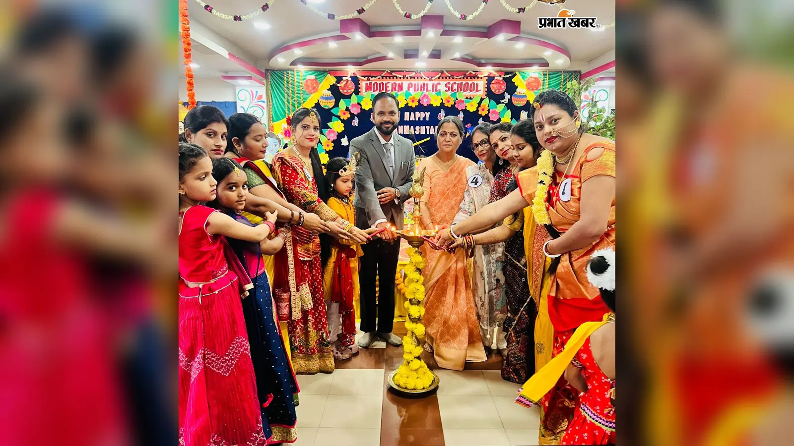 Koderma News: जन्माष्टमी पर माताओं का दिखा कृष्ण प्रेम, राधा-कृष्ण थीम पर मटका-झूला डेकोरेशन से रैंप वॉक तक हुईं प्रतियोगिताएं