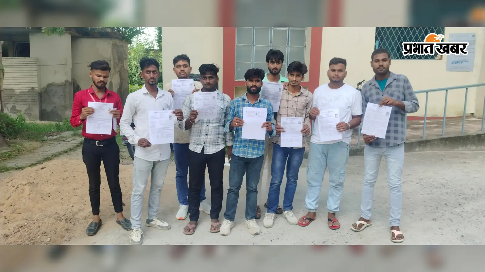 परीक्षा के दौरान छात्रों के मोबाइल चोरी, एक की बाइक और जरूरी कागजात भी ले गए चोर