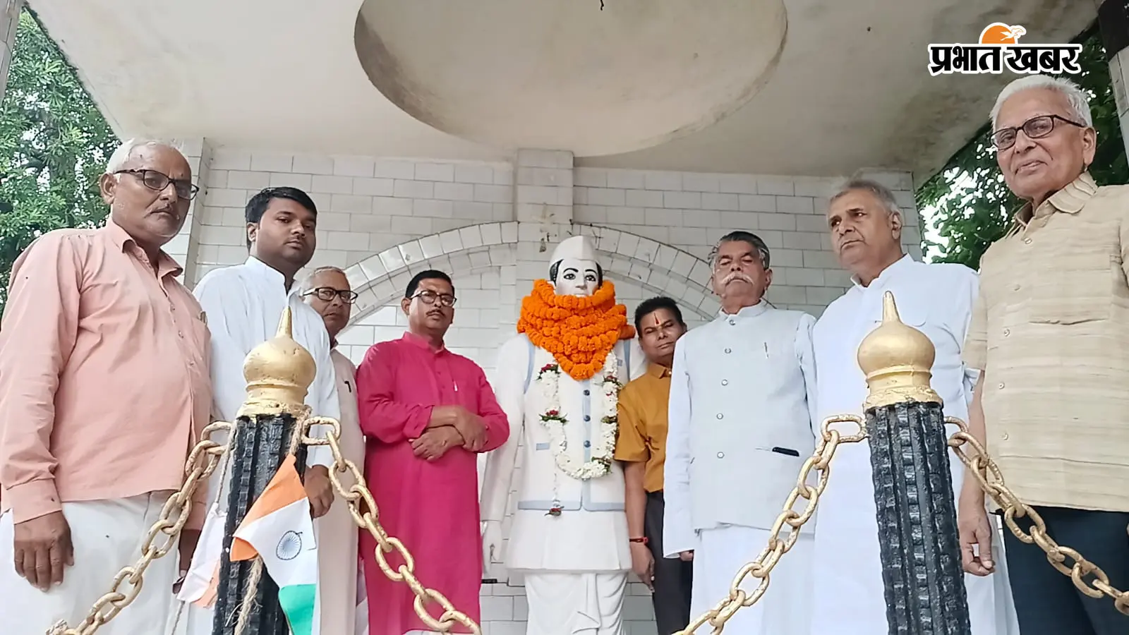 दारोगा प्रसाद राय की जयंती पर सीवान में श्रद्धांजलि सभा, प्रतिमा पर किया गया माल्यार्पण