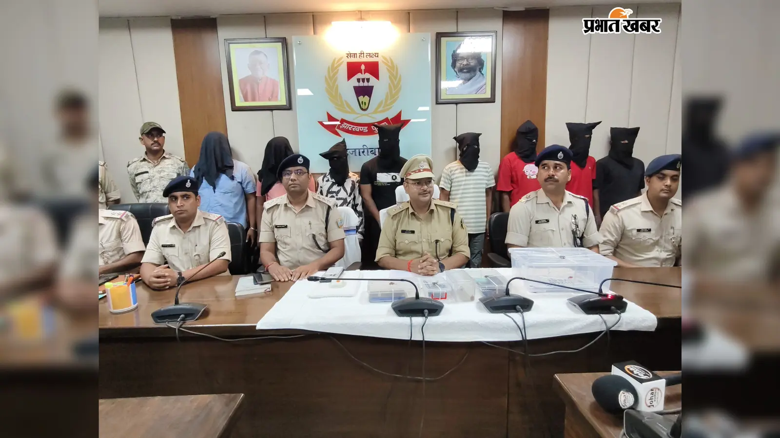 हजारीबाग में कोढ़ा गिरोह का पर्दाफाश, 8 गिरफ्तार; छिनतई के सामान और जेवरात बरामद