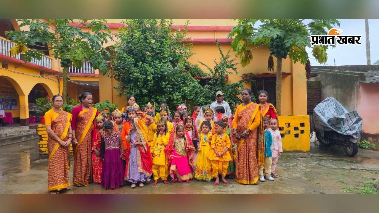 राधा-कृष्ण के रूप में सजे नन्हे कलाकार, विज्ञान मेले में बच्चों ने दिखाई वैज्ञानिक सोच