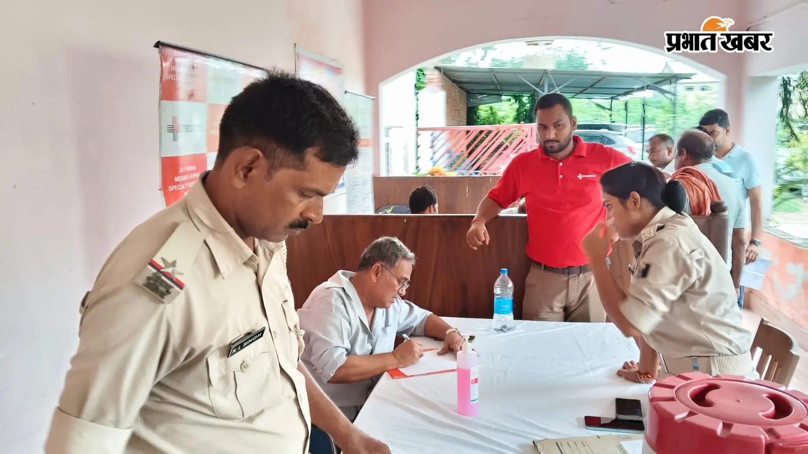 गोपालगंज के उचकागांव थाने में निशुल्क स्वास्थ्य शिविर, पुलिसकर्मियों और स्थानीय लोगों की हुई जांच