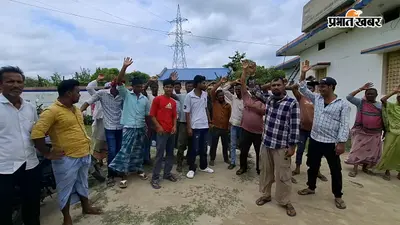 गैस वितरण में गड़बड़ी के आरोप पर उपभोक्ताओं का प्रदर्शन एजेंसी में जड़ा ताला