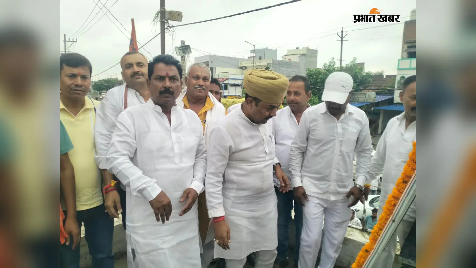 सारण के दाउदपुर में डॉ अजय सिंह का स्वागत, वीर कुंवर सिंह के स्मारक पर किया माल्यार्पण