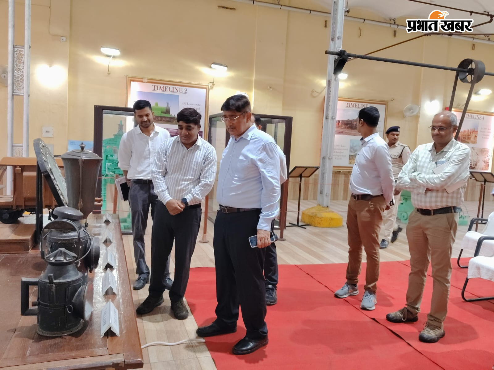 रेल इंजन कारखाना के अधिकारियों के साथ प्रधान मुख्य सामग्री प्रबंधन | Prabhat Khabar Network