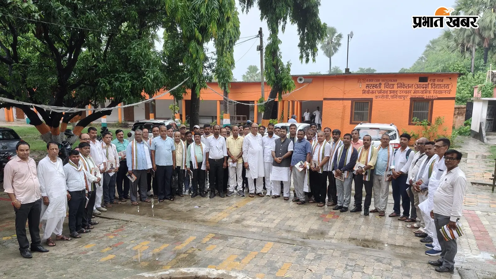 सारण के बनियापुर में शिक्षाविद् डॉ. राहुल राज ने सुनी शिक्षकों की समस्याएं, सड़क से सदन तक मुद्दे उठाने का दिया भरोसा