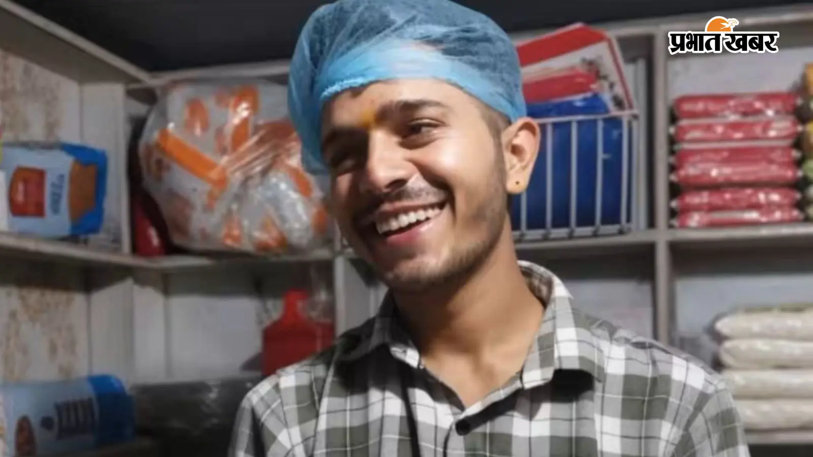 30 हजार लोन लेकर शुरू किया ठेला, आज 25 लाख रुपये महीने का टर्नओवर, जानें भोपाल के अभिषेक की कहानी