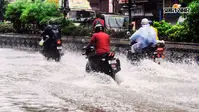 पश्चिम बंगाल में भारी बारिश से जनजीवन प्रभावित, जानें कल कैसा रहेगा मौसम