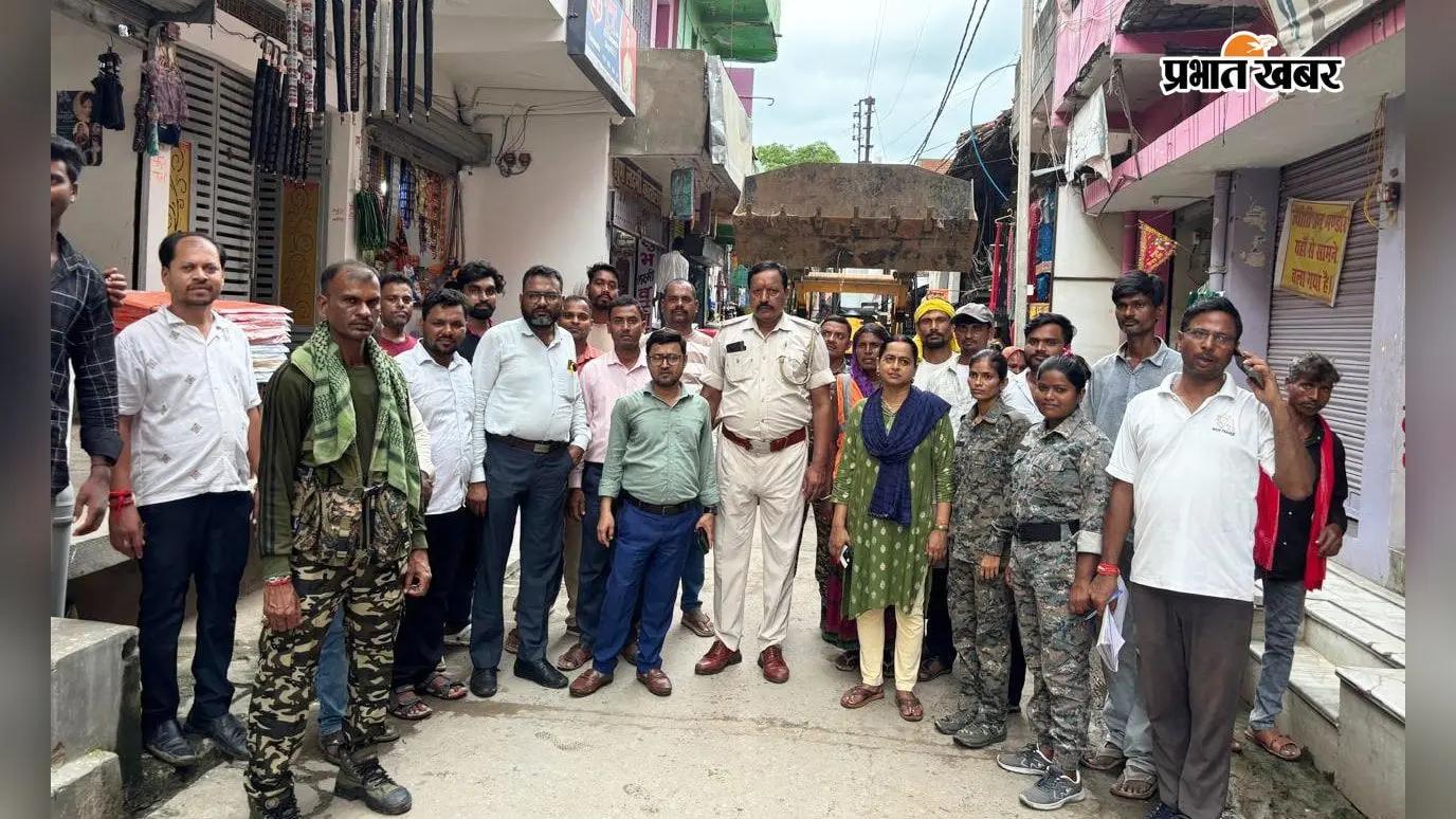 हरिहरगंज में नगर पंचायत ने चलाया जागरूकता अभियान, दुकानदारों से सैरात शुल्क जमा करने और अतिक्रमण हटाने की अपील