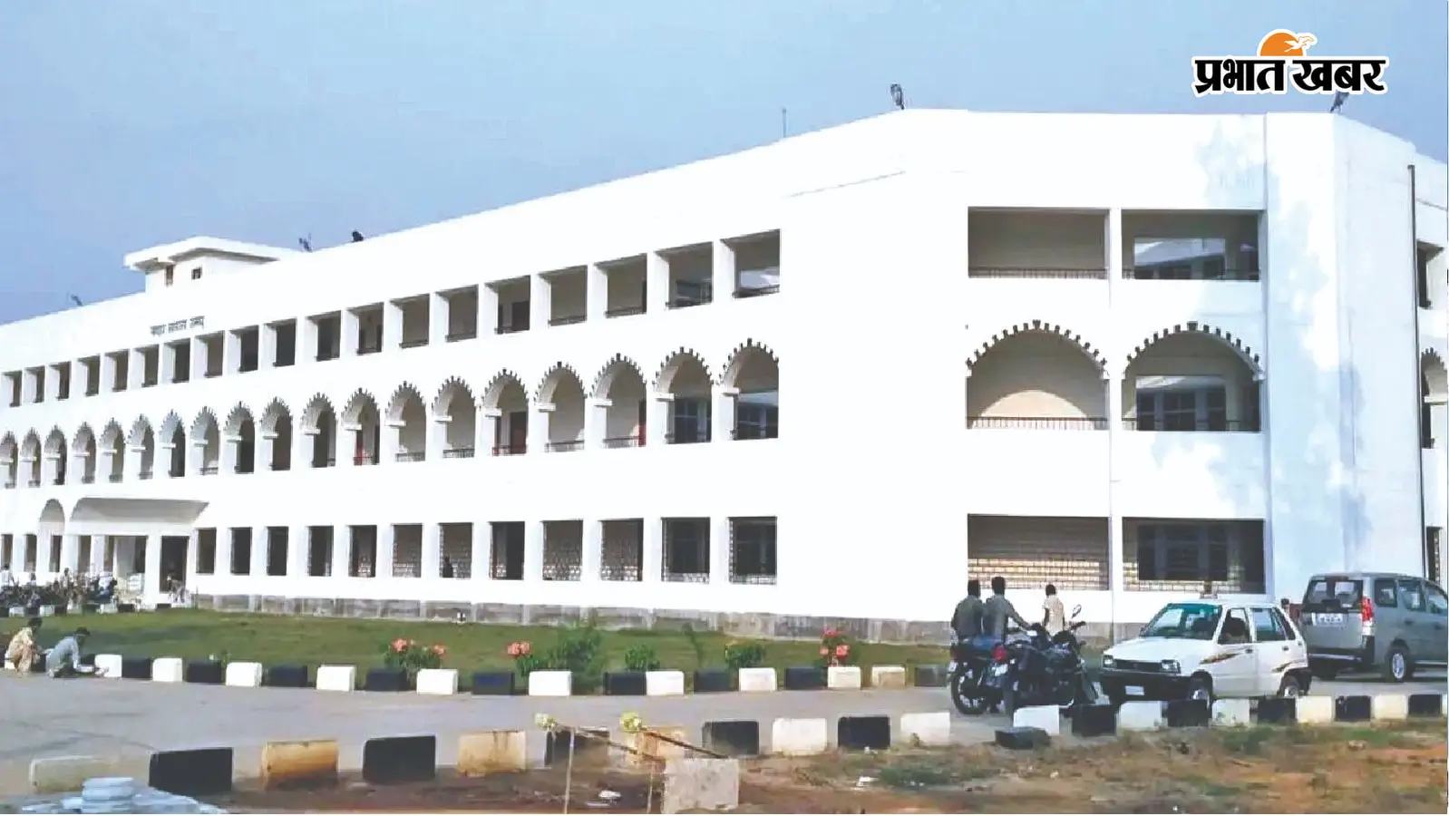 मुआवजा भुगतान नहीं करने पर रामगढ़ DC की चल संपत्ति व सरकारी वाहन कुर्क करने का आदेश