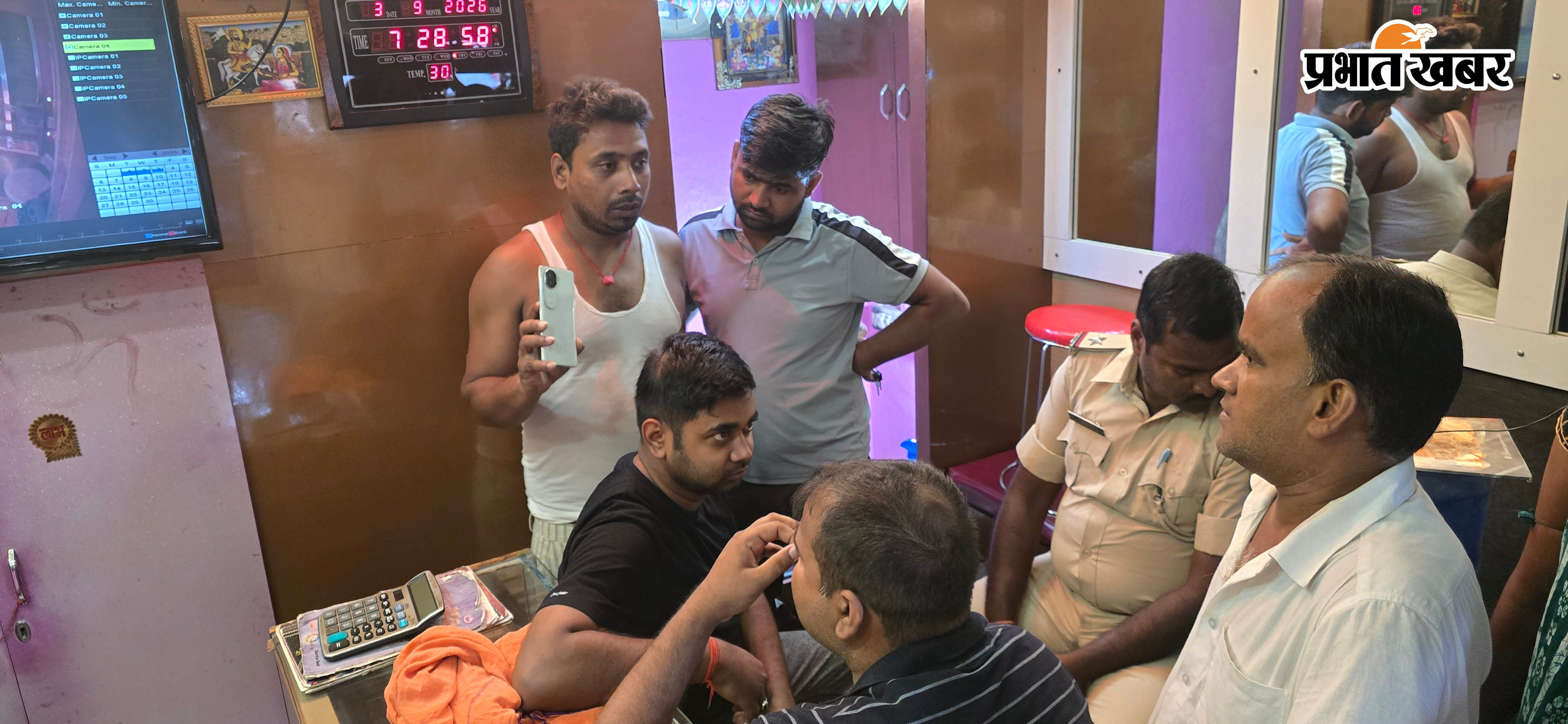 पप्पू ज्वेलर्स में लाखों रुपए की चोरी जांच में जुटी आजमनगर पुलिस | Prabhat Khabar Network