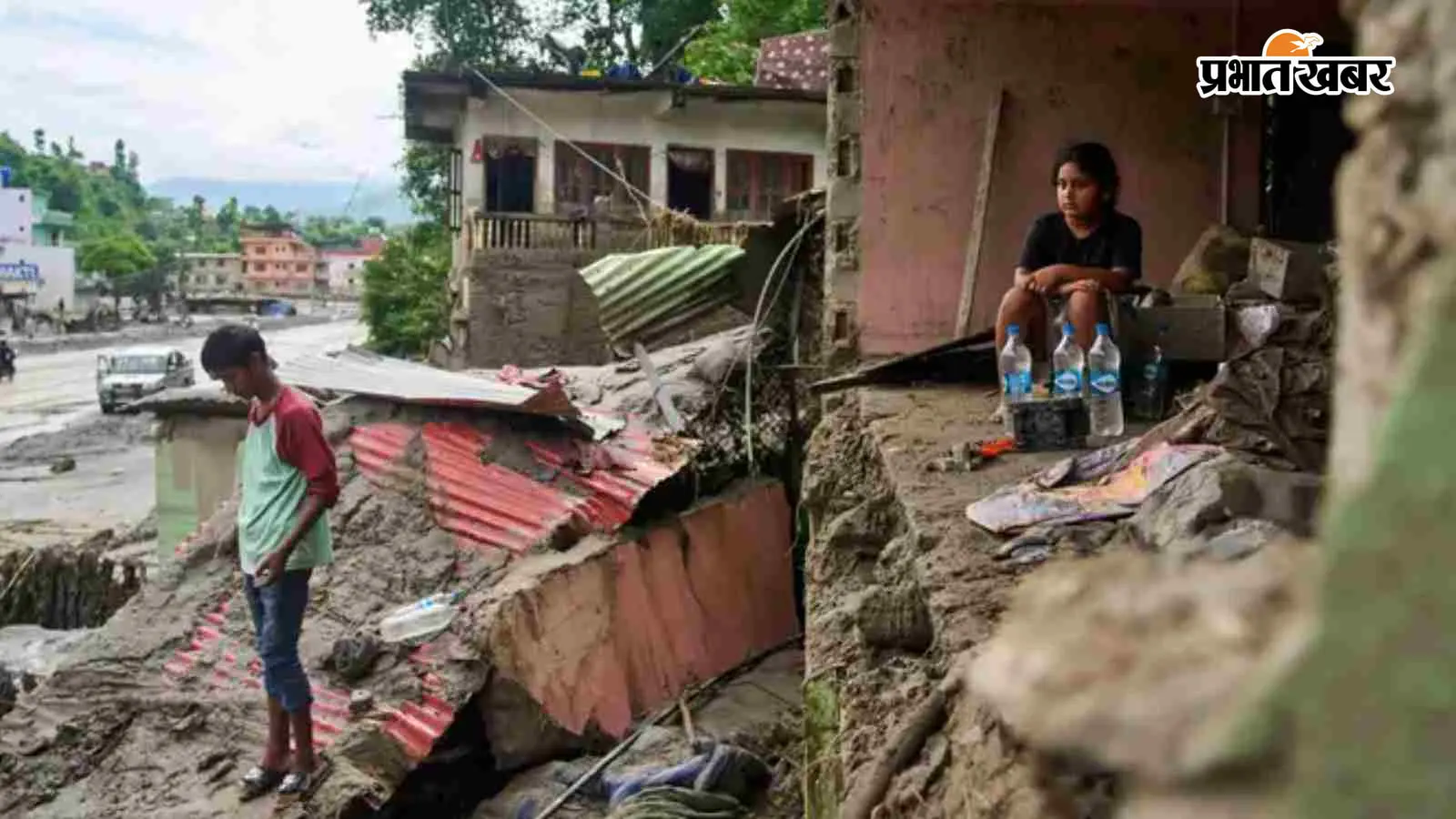 नेपाल : रासुवा में अबतक सामान्य नहीं हुई जिंदगी, 7 हजार की आबादी मदद के इंतजार में; गांवों तक पहुंचने के रास्ते बंद