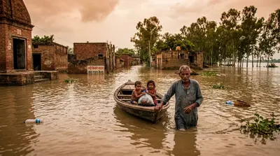 UP Flood: यूपी में बाढ़ ने लिया रौद्र रूप! 35 जिलों पर संकट, 16,784 लोग सुरक्षित स्थानों पर पहुंचाए गए, गंगा-यमुना समेत कई नदियां उफान पर