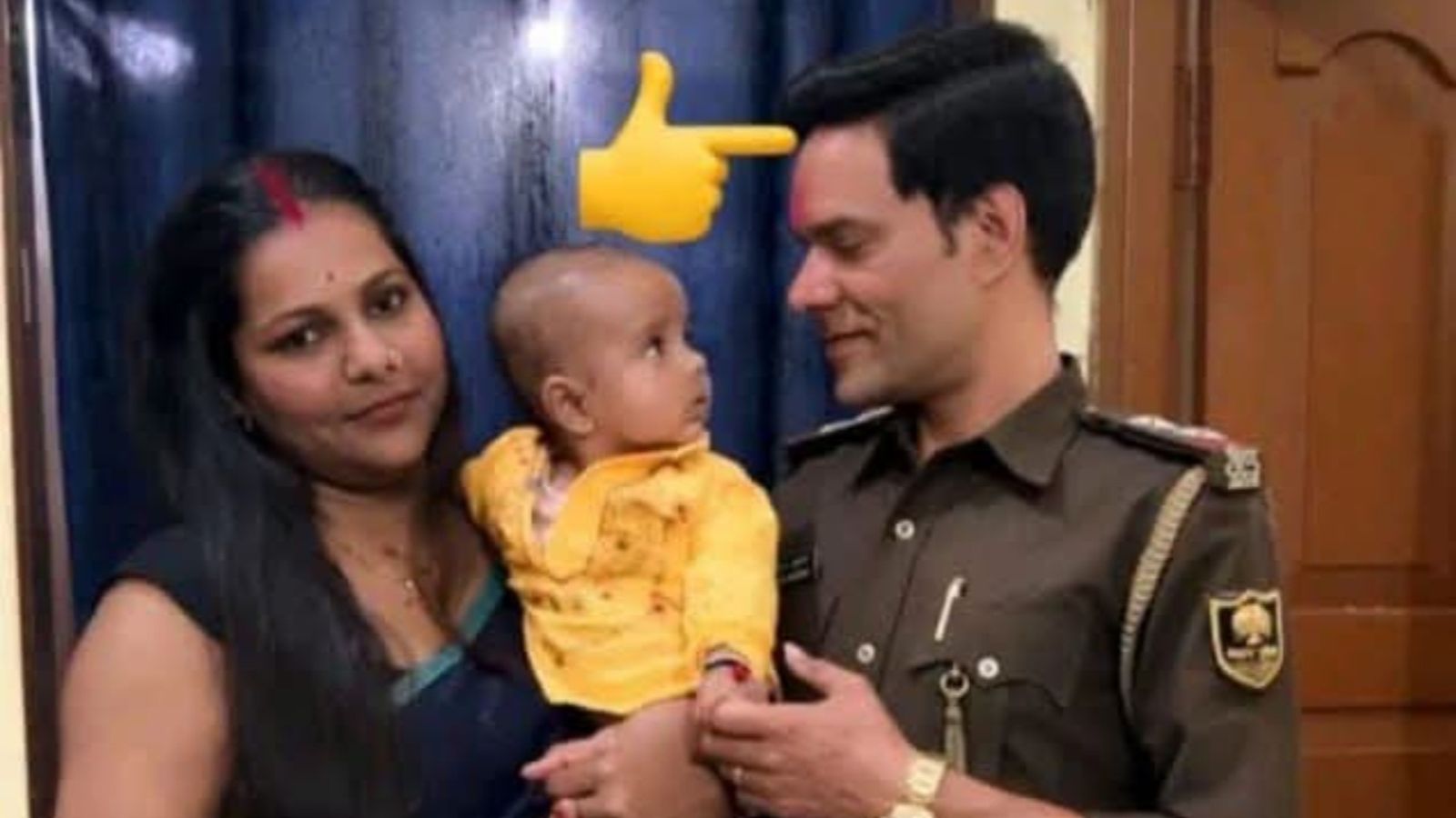 अपनी पत्नी व बच्चे के साथ एसआइ सूरज का फाइल फोटो.